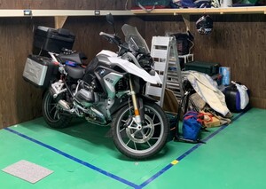 �Х����Ȱ��˲�ʪ�ʥإ��åȡ����񡢥��㥱�åȡ�������ʤɡˤ��֤��ޤ���